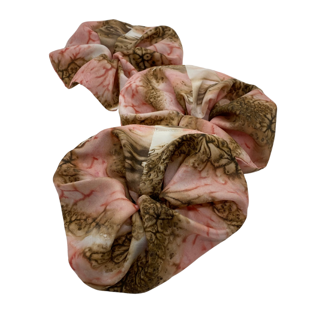 Scrunchie av håndmalt silke