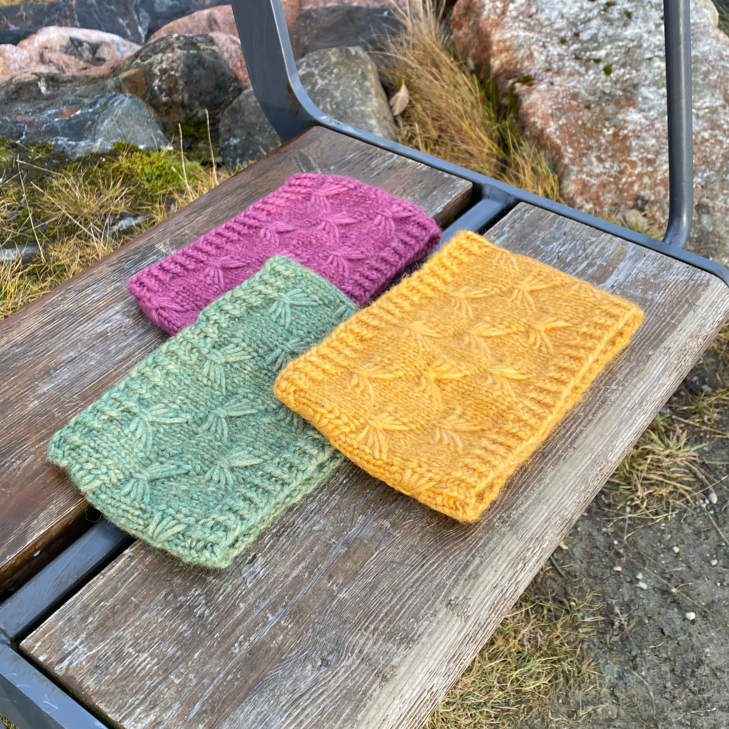 Sommerfuggel i vinterland pannebånd strikkeoppskrift