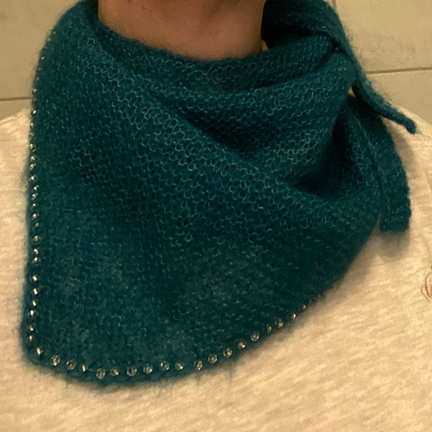 Lite halstørkle silke og mohair med perler