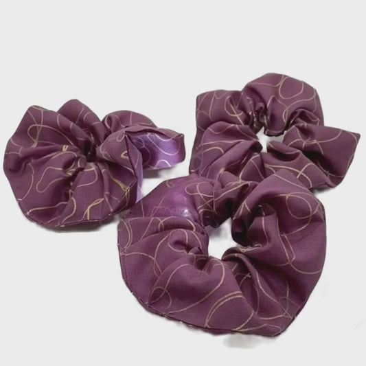 Scrunchie av håndmalt silke
